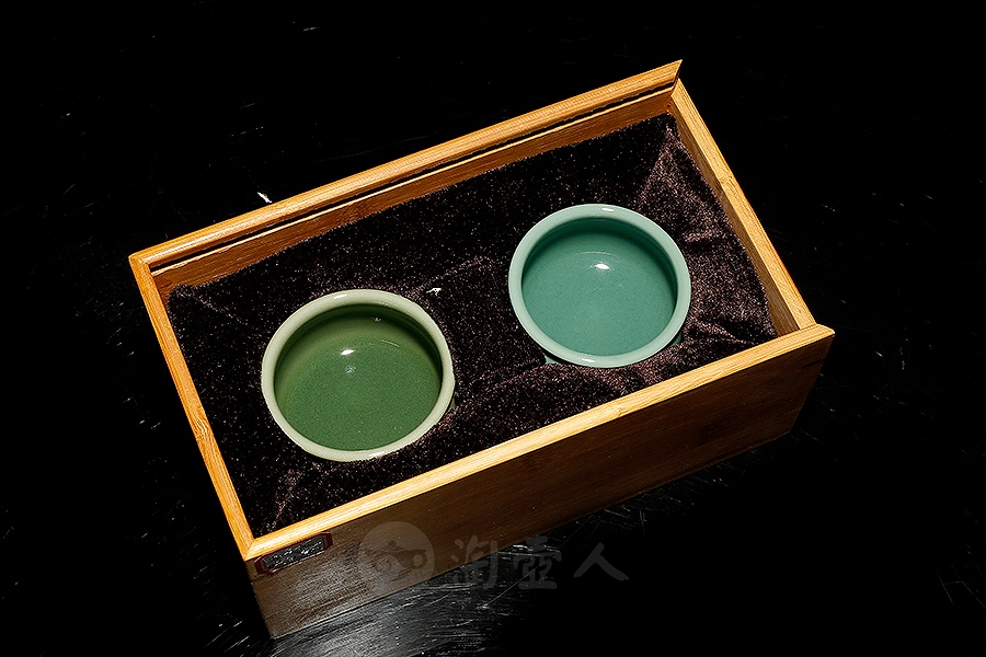 映日荷花对杯