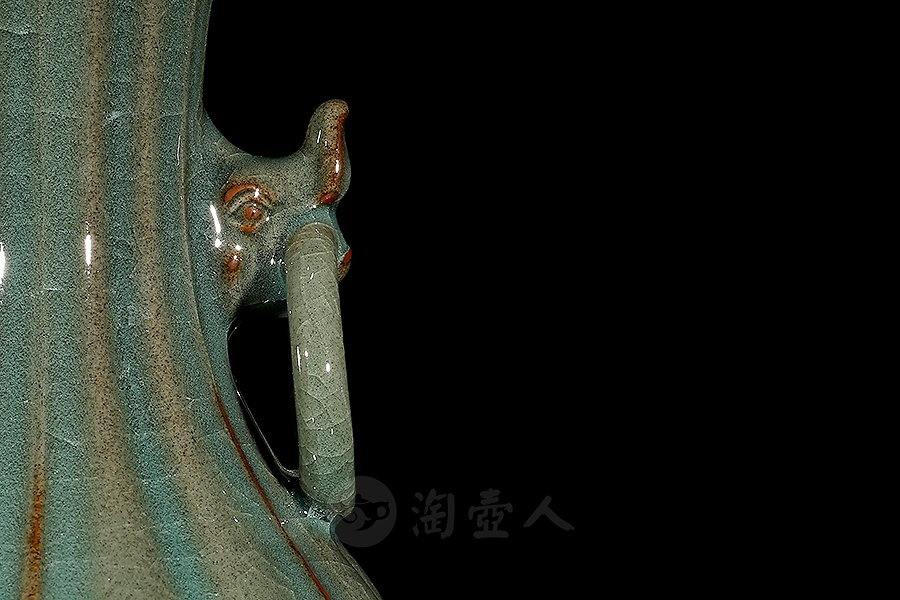 双耳葵口铁胎百财瓶(中)