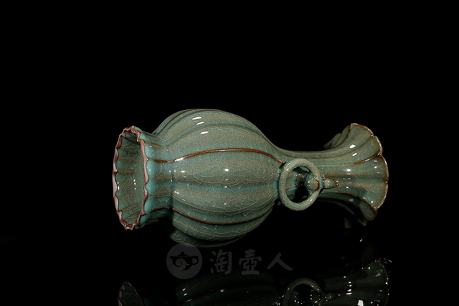 双耳葵口铁胎百财瓶(中)