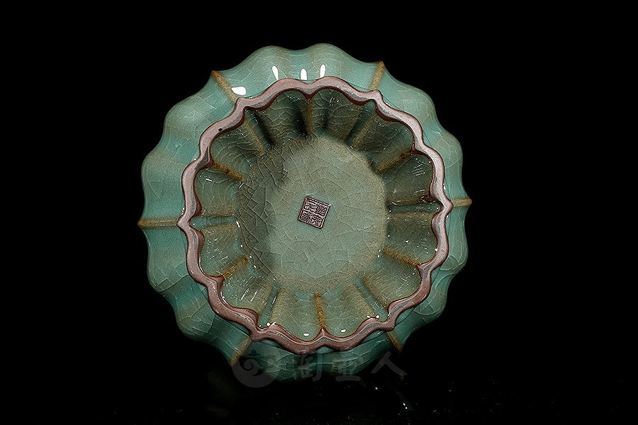 双耳葵口铁胎百财瓶(大)