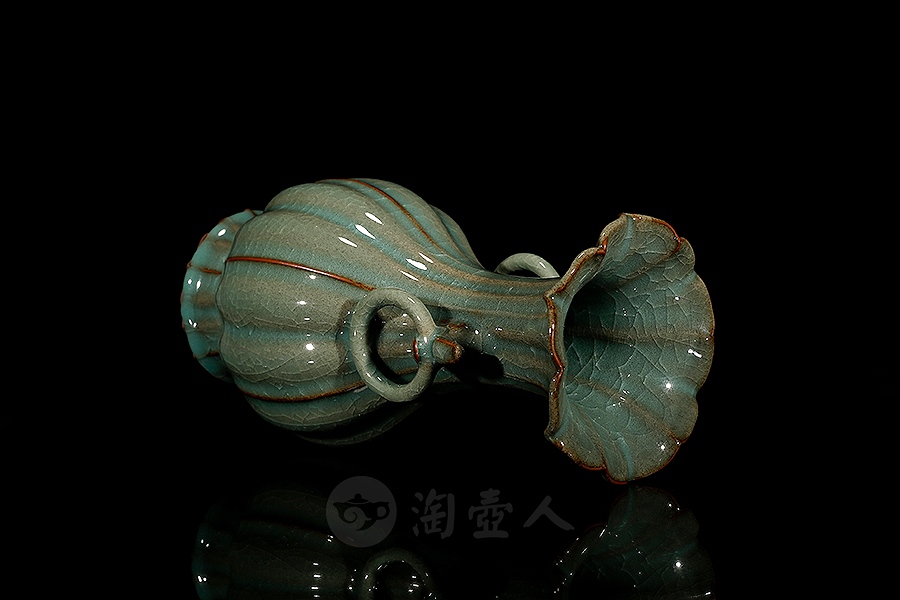 双耳葵口铁胎百财瓶(中)
