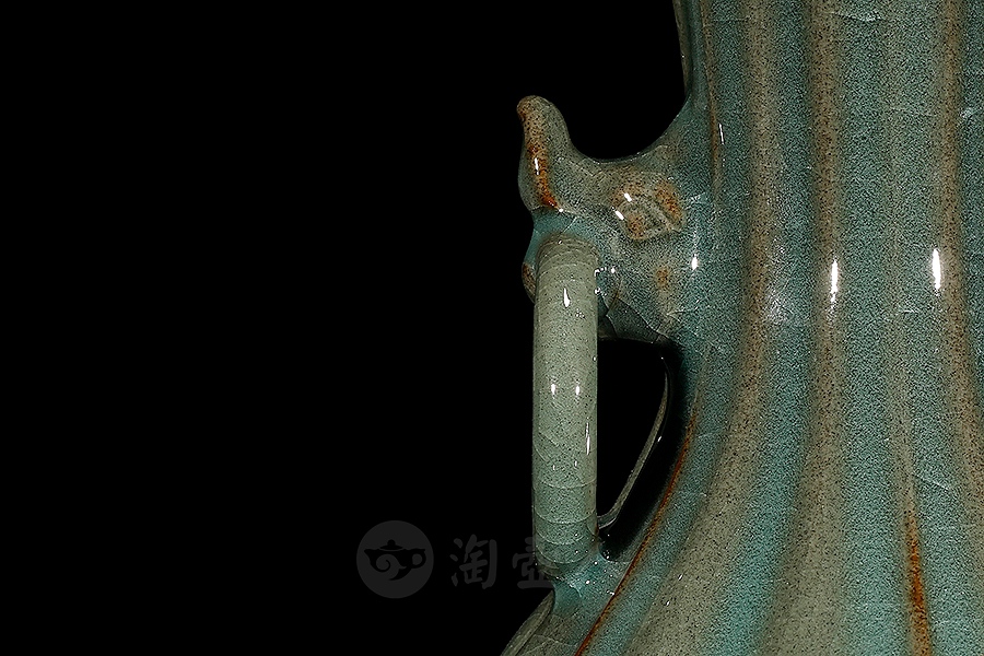 双耳葵口铁胎百财瓶(中)