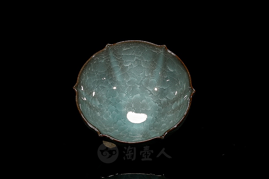 莲纹冰裂品茗杯