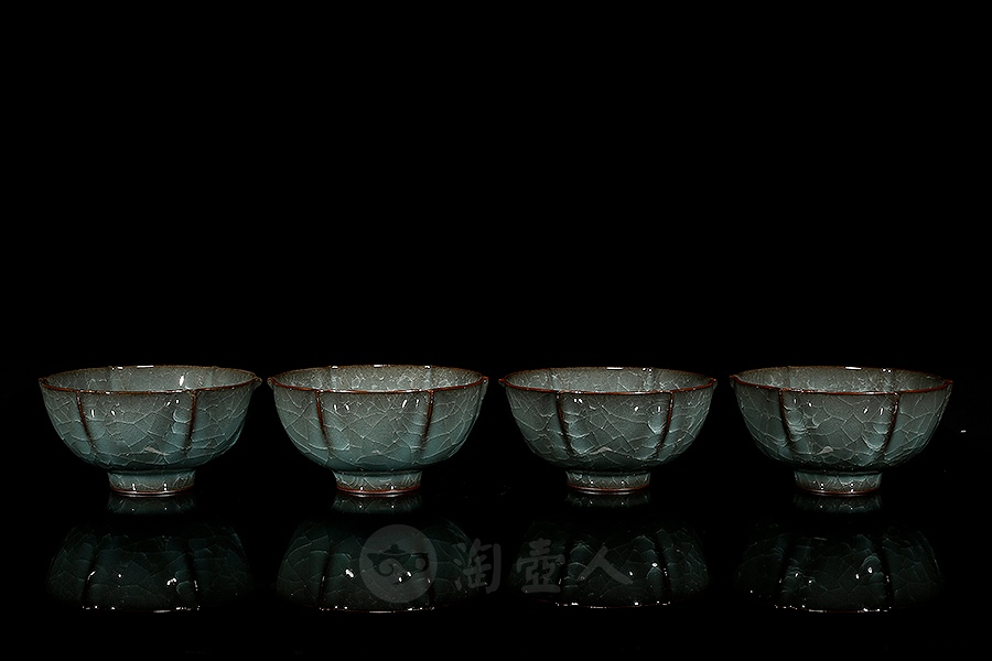 莲纹冰裂品茗杯