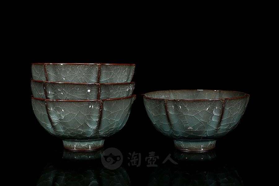 莲纹冰裂品茗杯