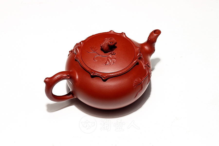 缠枝葡萄
