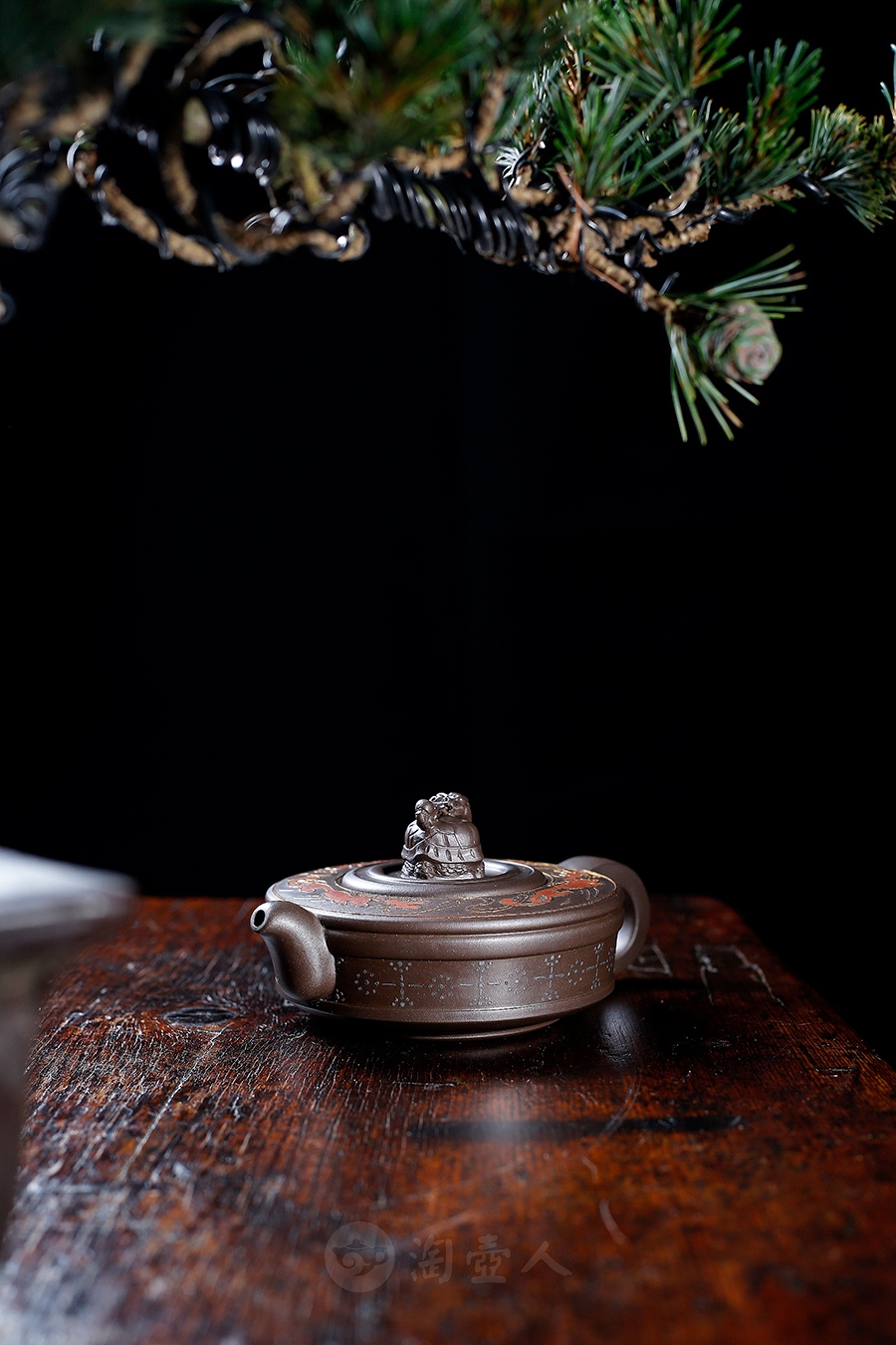 金榮國　 　　壷 A rare bronze cylindrical box and cover, Warring States