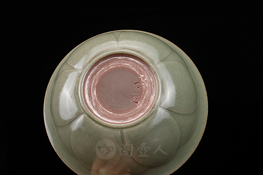 越窑秘色秞托烧莲瓣盏