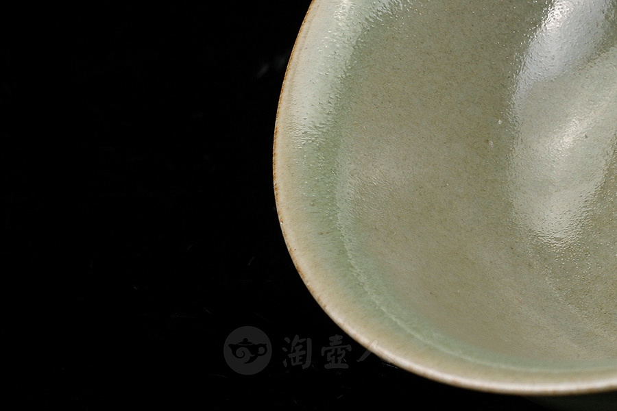 越窑秘色秞托烧莲瓣盏