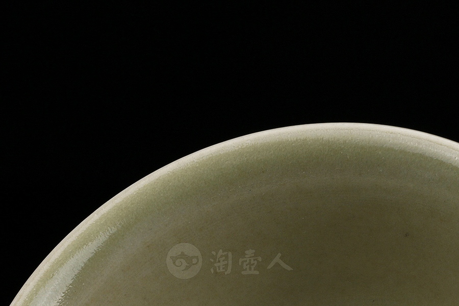 越窑秘色釉莲瓣盖碗