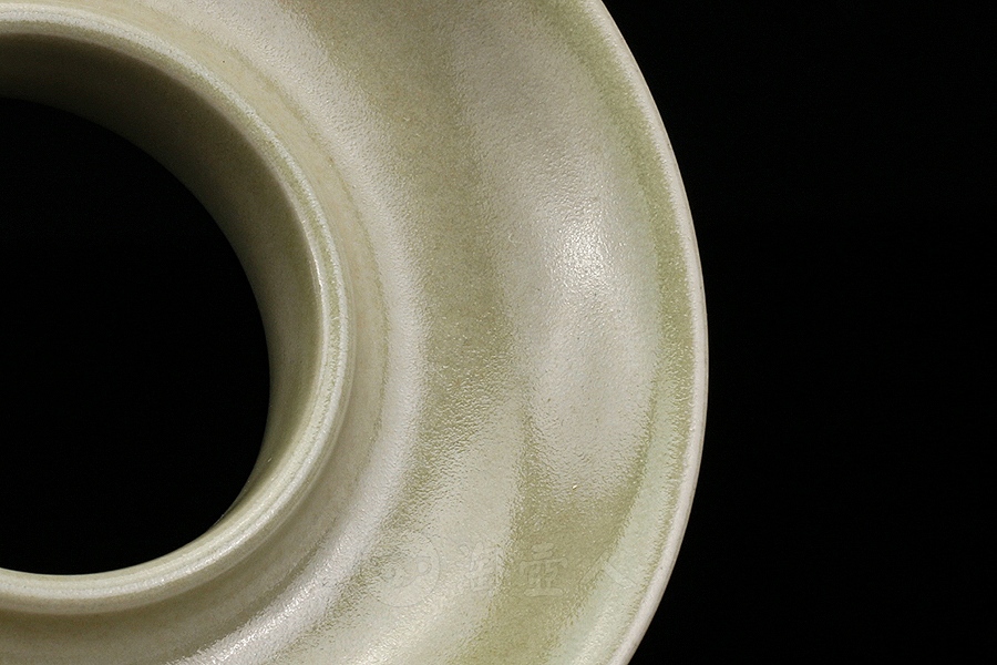 越窑秘色釉莲瓣盖碗