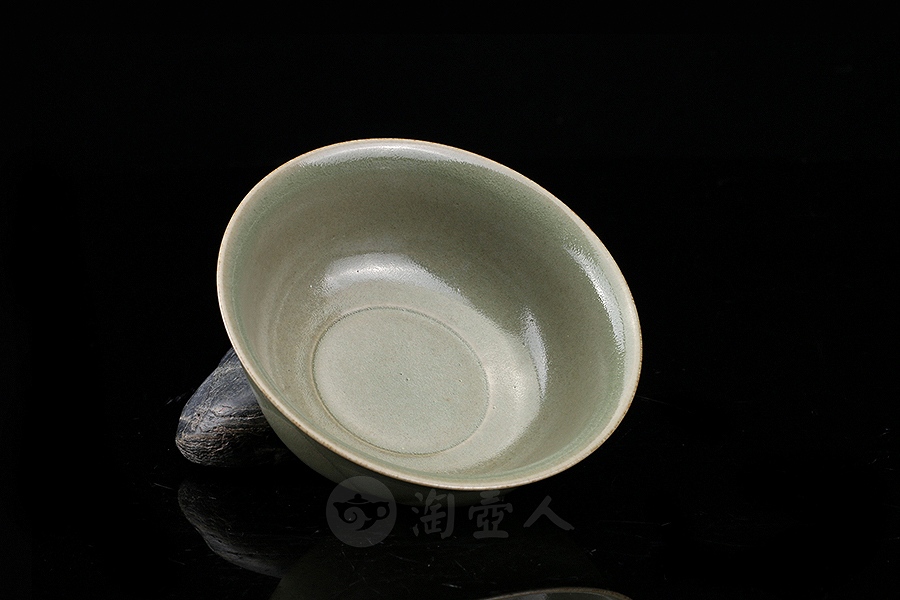 越窑秘色秞托烧莲瓣盏