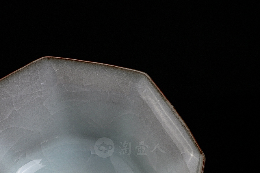 月白釉官窑八方杯