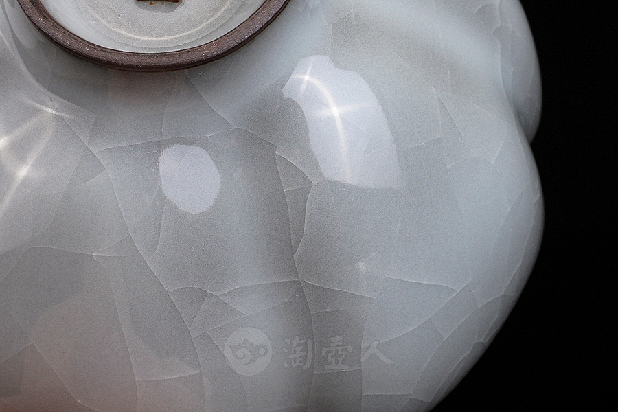 月白釉官窑五瓣品茗杯