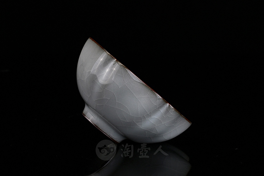 月白釉官窑六合杯
