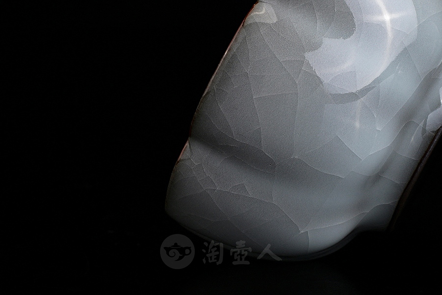 月白釉官窑八瓣品茗杯