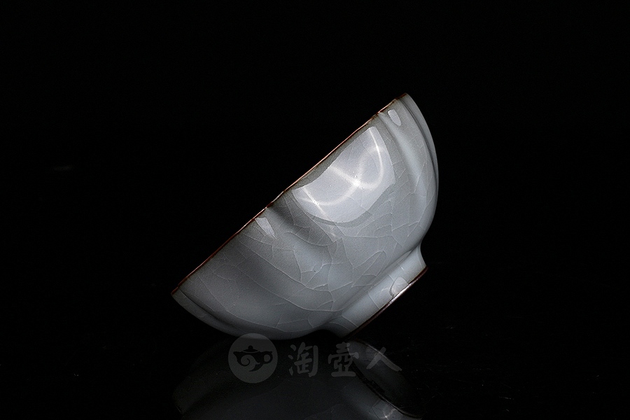 月白釉官窑六合杯