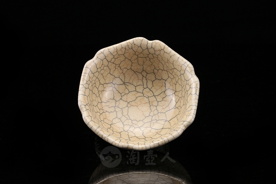 哥窑花口杯