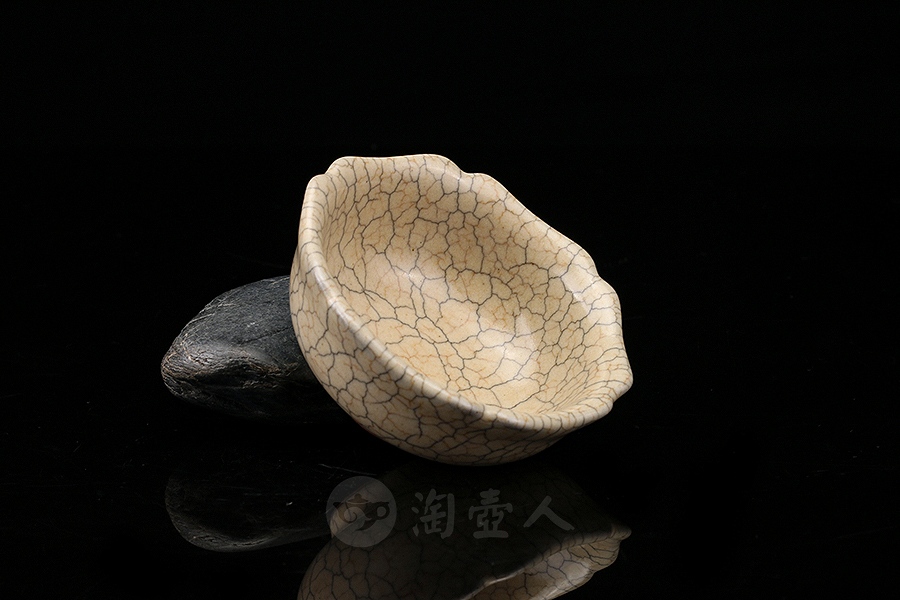 哥窑花口杯