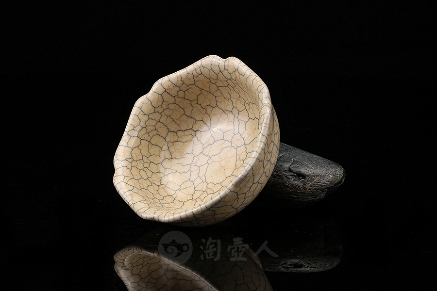 哥窑花口杯