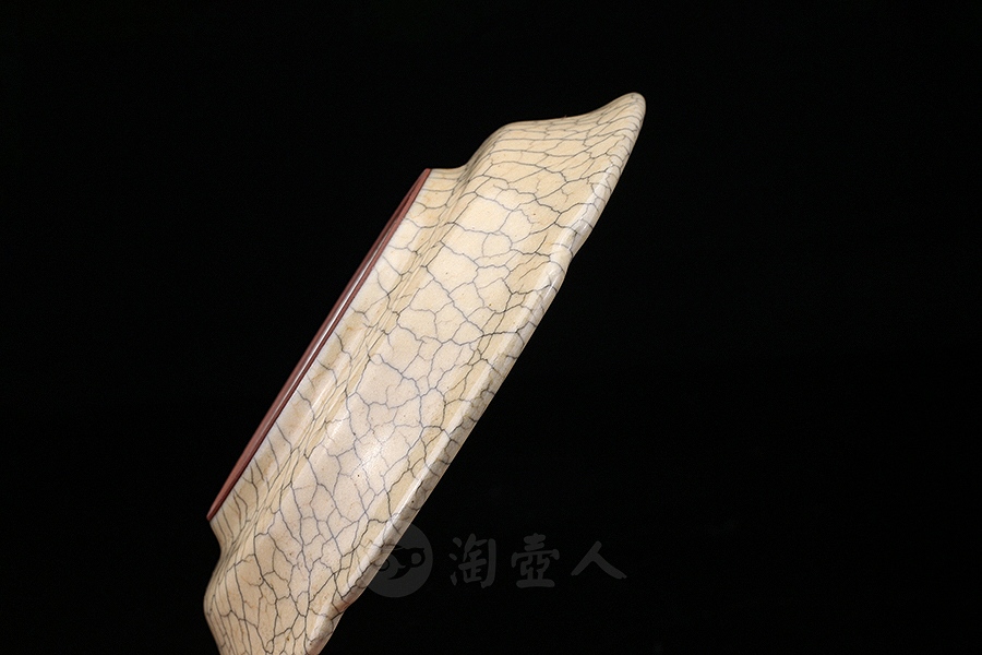 哥窑葵口碟
