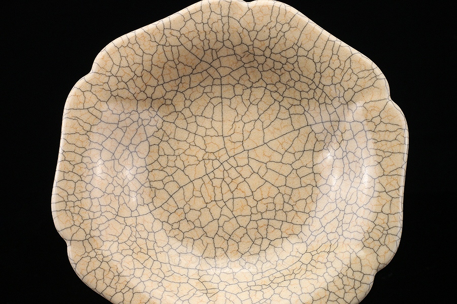 哥窑葵花式盘