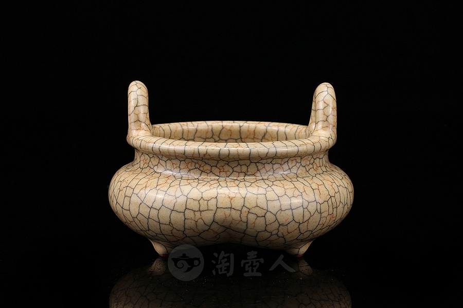 哥窑三足炉
