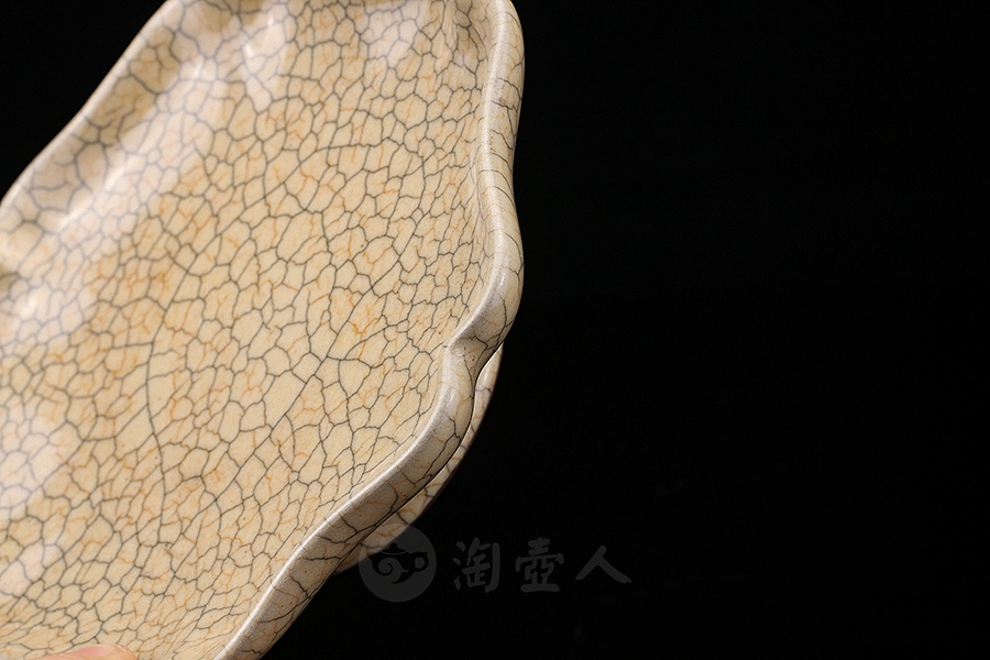哥窑葵花式盘(高足)