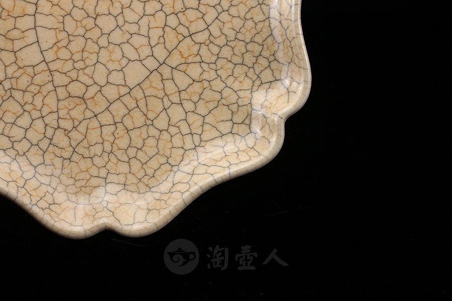 哥窑葵花式盘(高足)