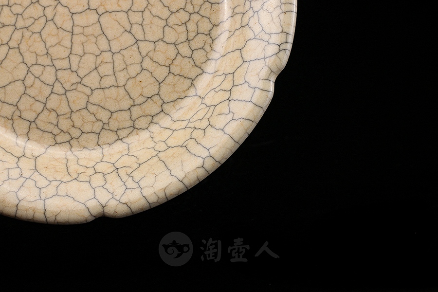 哥窑葵口碟