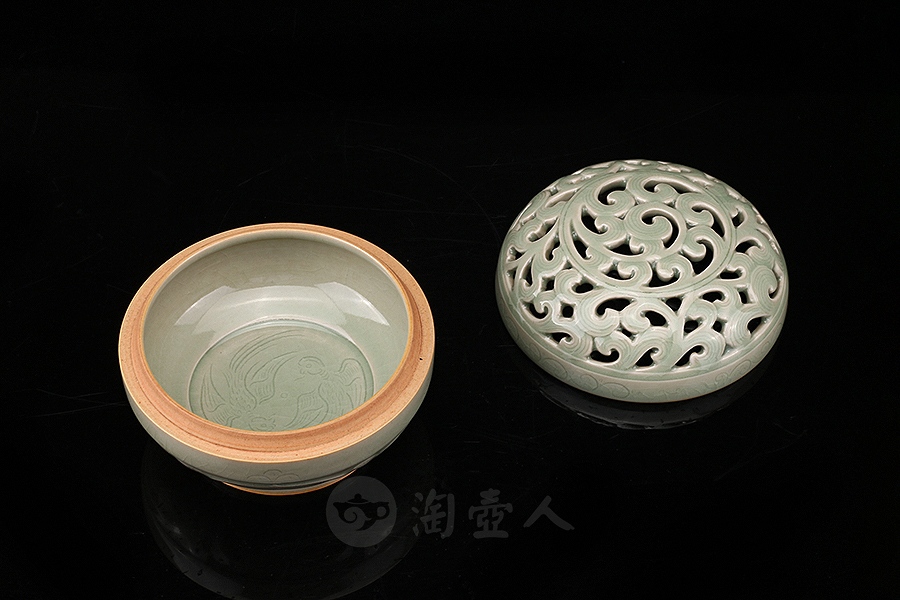 镂空缠枝纹盒薰(中)