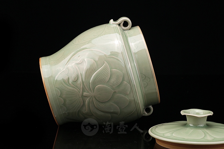 茶叶罐·双耳荷花