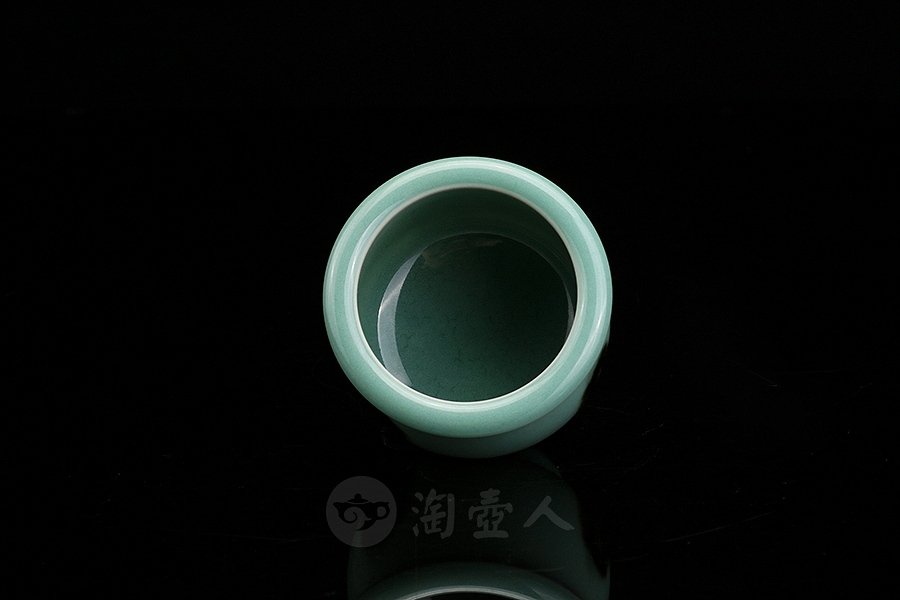 青釉点彩杯·高