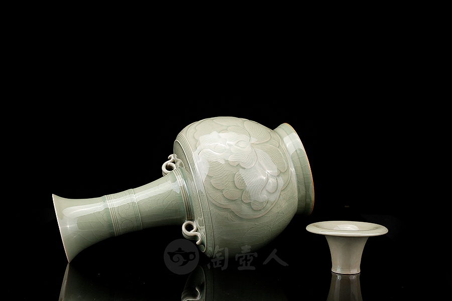 双系长颈盖瓶(中号)