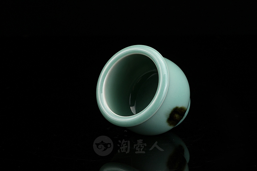 青釉点彩杯·高