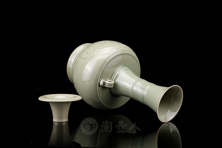 双系长颈盖瓶(中号)