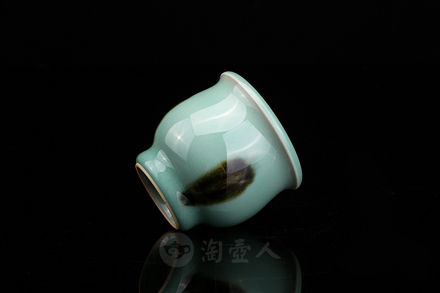 青釉点彩杯·高
