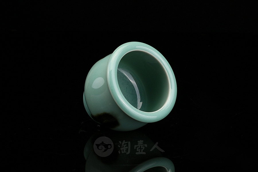 青釉点彩杯·高
