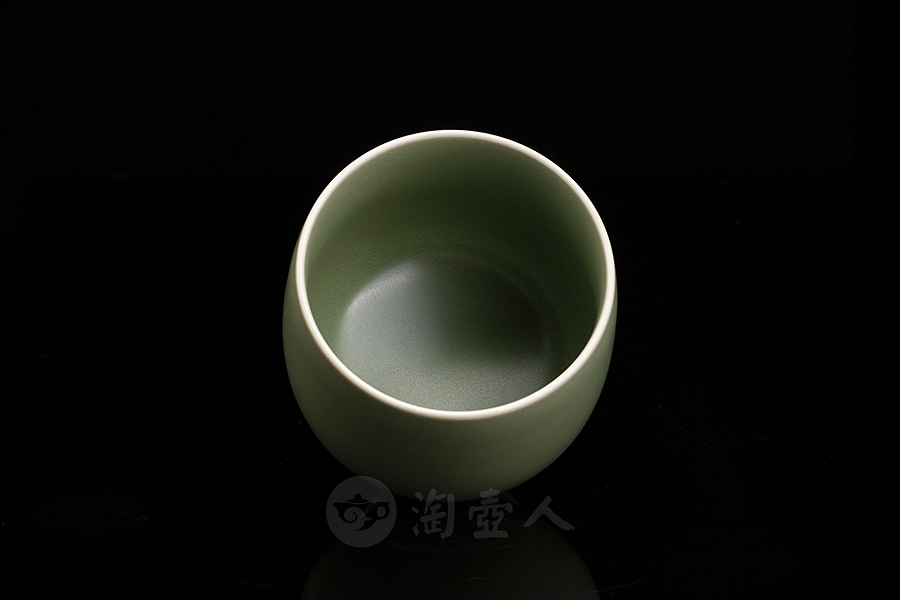 豆青兜口捧杯