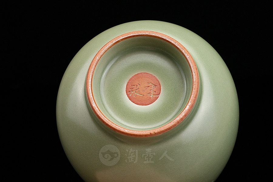 豆青兜口捧杯