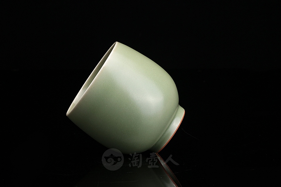 豆青兜口捧杯