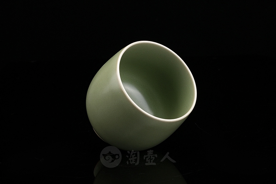 豆青兜口捧杯