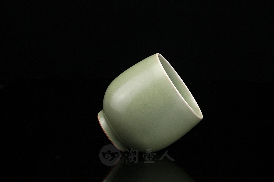 豆青兜口捧杯
