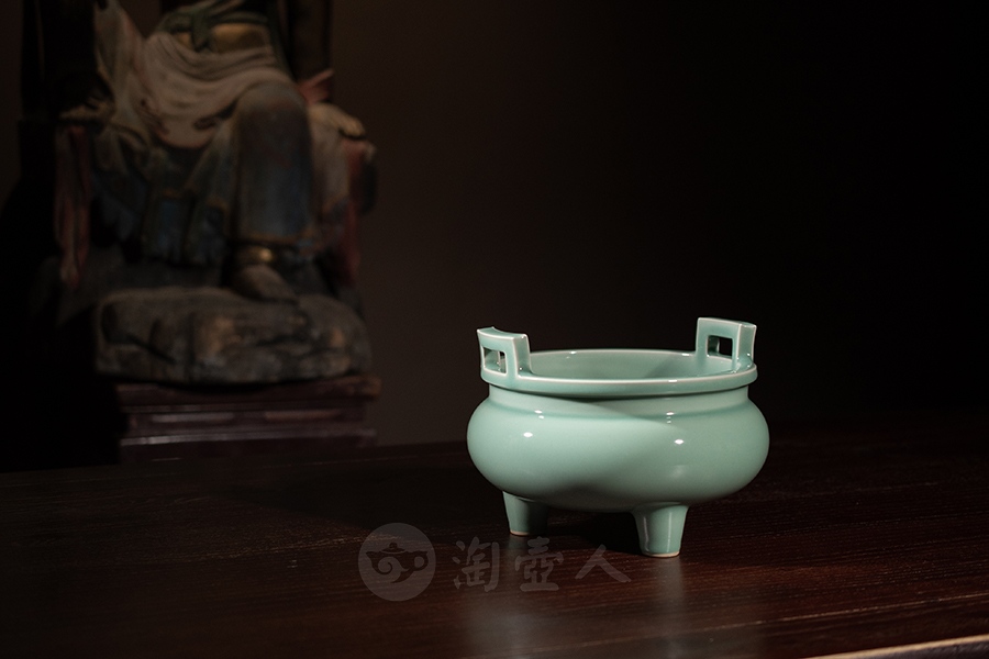 双耳三足炉