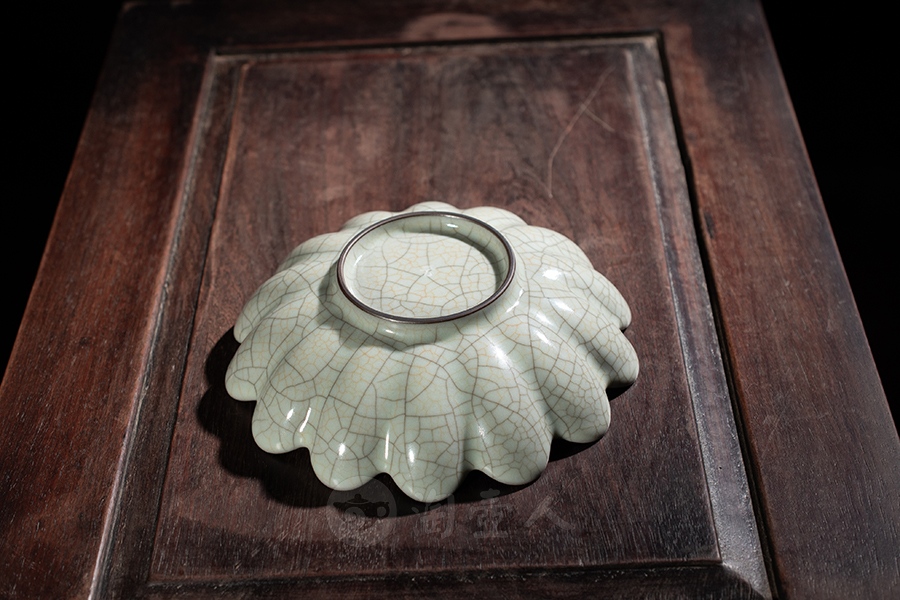 菊瓣盘(金丝铁线)