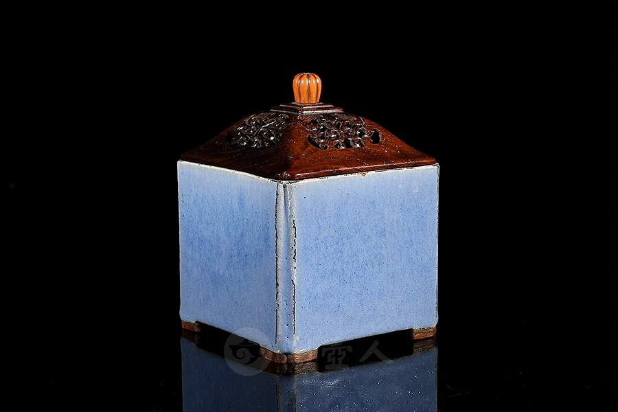 单色釉四方抽角香炉(清中)