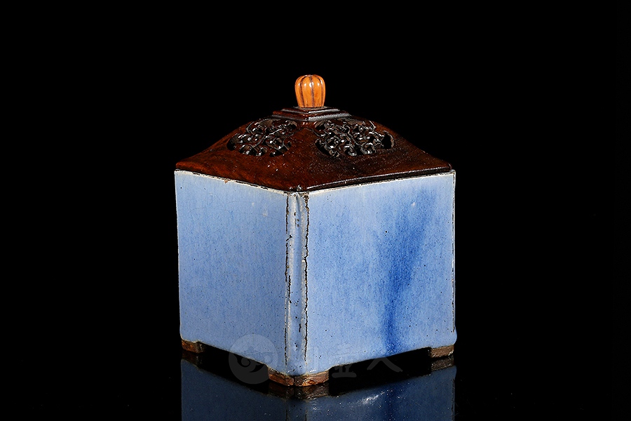 单色釉四方抽角香炉(清中)