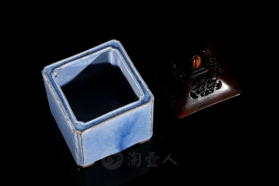 单色釉四方抽角香炉(清中)