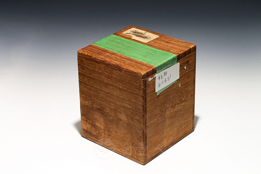 单色釉四方抽角香炉(清中)