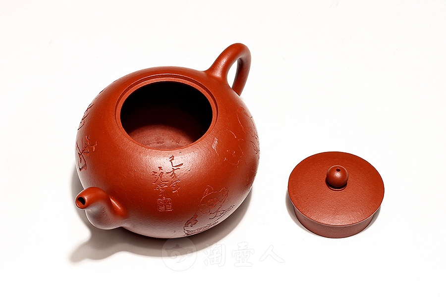 全手小一粒珠(范曾书画·鲍志强陶刻)